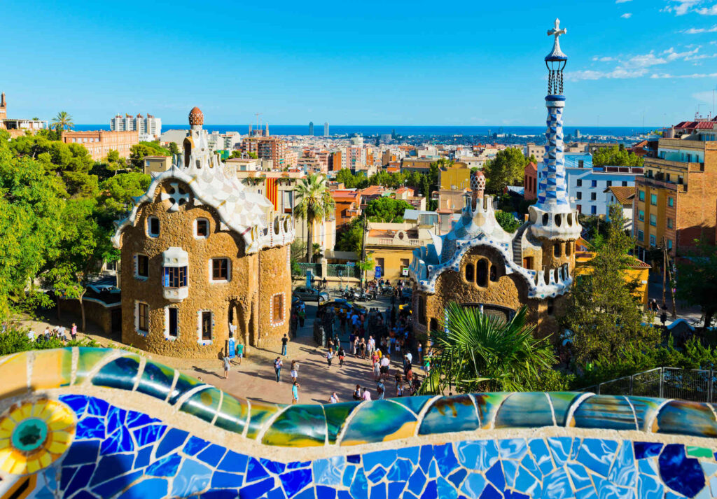 Gaudin henkeäsalpaava arkkitehtuuri Barcelonassa