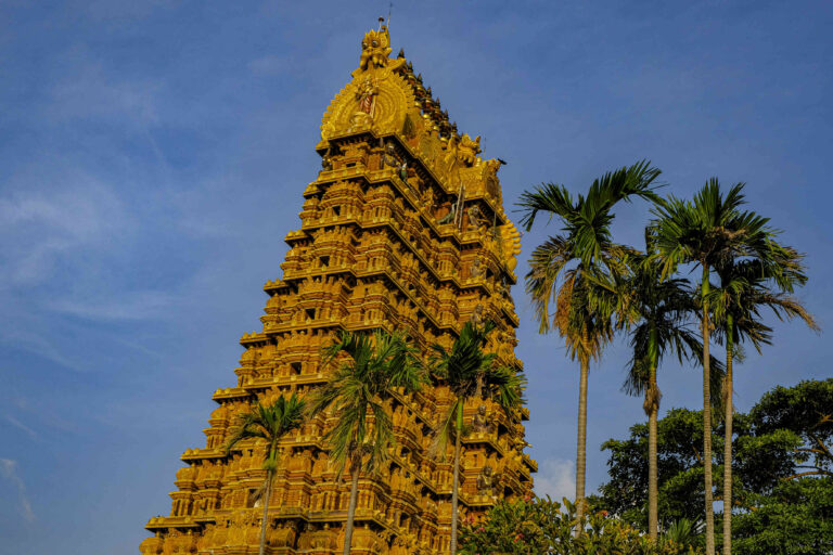 Hindu and Buddhist temples in Sri Lanka