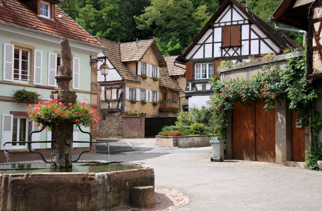 프랑스에서 발견할 수 있는 아름다운 마을