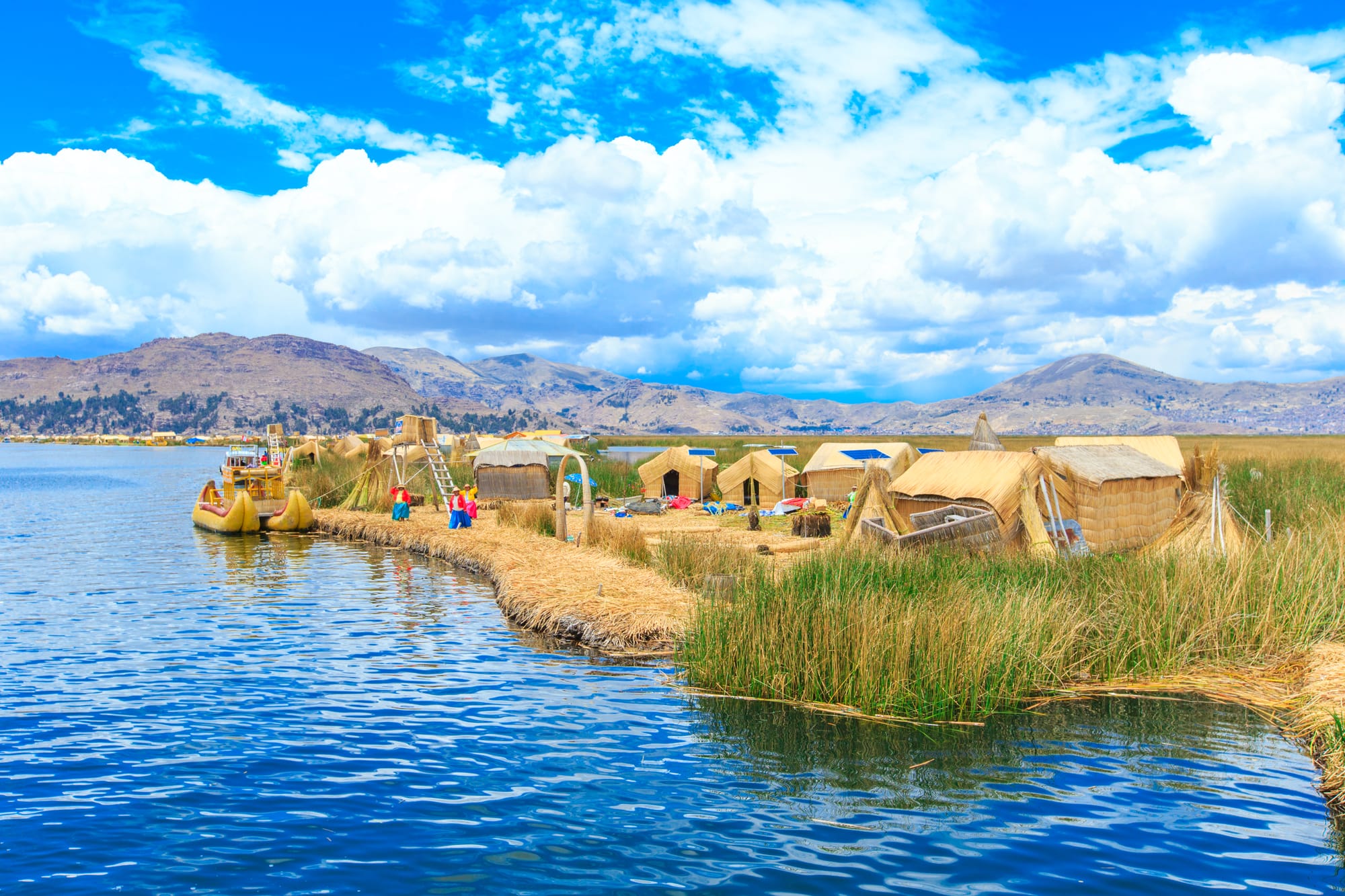 houses-on-lake-titicaca.jpg